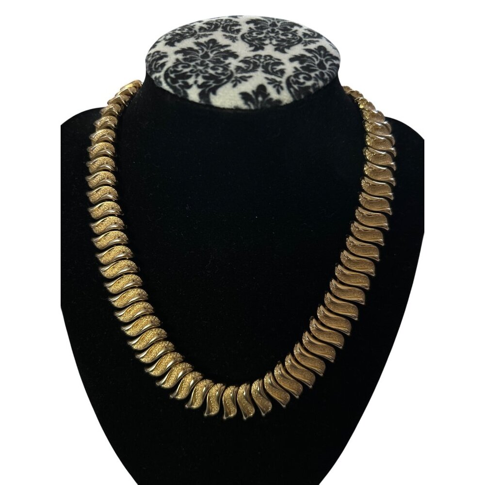 Vintage Coro Gold-Tone Necklace With Textured Leaf Design